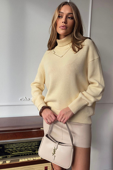  Яна Лукачер (Yana Lukacher)