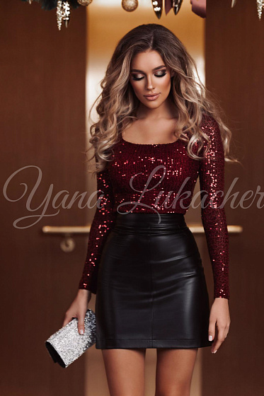  Яна Лукачер (Yana Lukacher)
