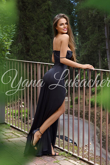  Яна Лукачер (Yana Lukacher)